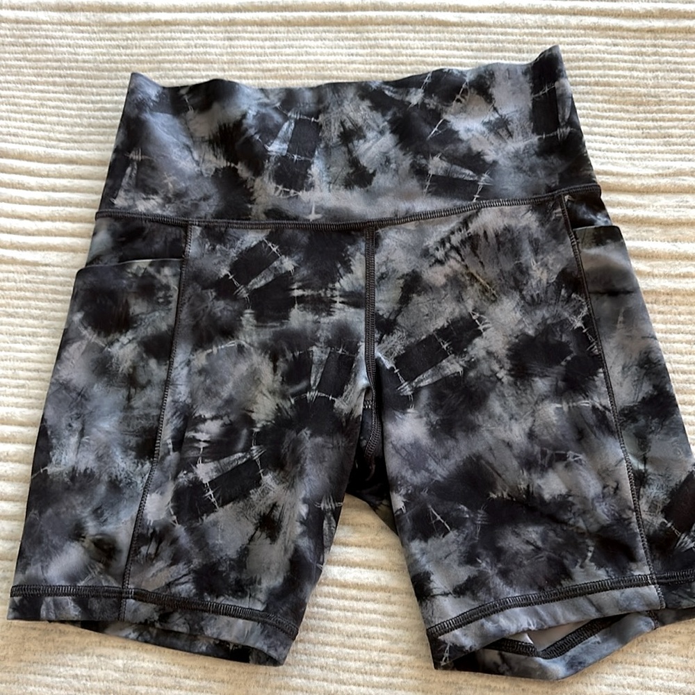 Athleta women salutations – biking short 7 inch